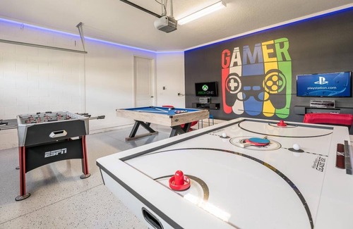 Bay Lake Villa | BRAND NEW MAY 2022/Foosball/Pool/Free shuttle Disney/Pool&Spa/Home Theatre/Games