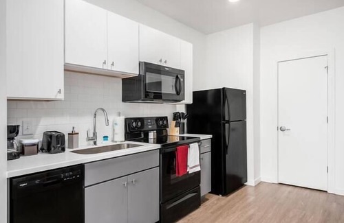 Livingston Park House | *BRAND NEW* MODERN 1BR APT IN DOWNTOWN COL l +GYM
