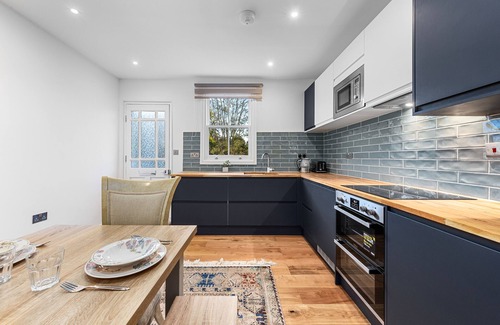 Barnet House | Brand New Modern 2 Bedroom House in Barnet, London