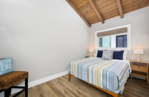 Balboa Peninsula House | Brand New Modern Home by the Beach with Patio & BBQ