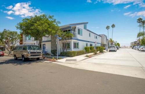 Balboa Peninsula House | Brand New Modern Home by the Beach with Patio & BBQ