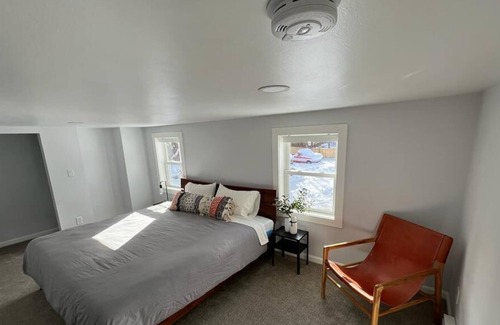 Dublin House | Brand-new, New England getaway minutes to trails, skiing, and lake