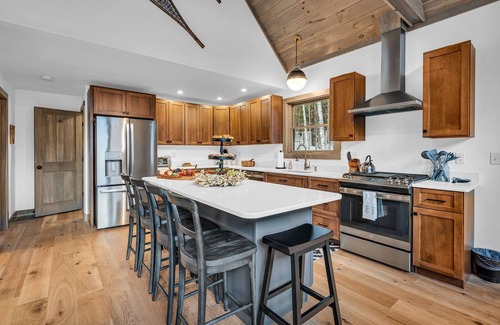 Sunday River Area Ski Chalet | BRAND NEW Powder Lodge - Hot Tub, Game Room, A/C and right next to Sunday River!