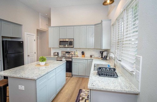 Five Points House | Brand New Remodeled 3BR 2BA House Near Downtown