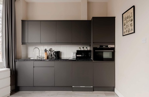 South Hampstead Apartment | Brand New Triple Studio Finchley Road F9