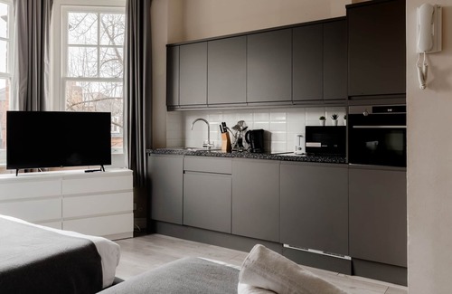 South Hampstead Apartment | Brand New Triple Studio Finchley Road F9