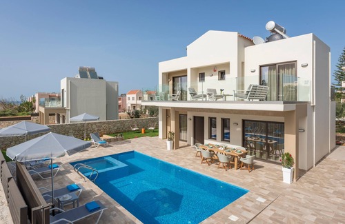 Agia Villa | Brand view villa with walking distance to the beach