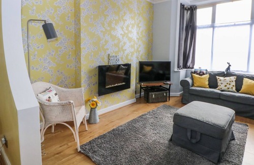 Southport Cottage | BRANDONS, pet friendly, with a garden in Southport