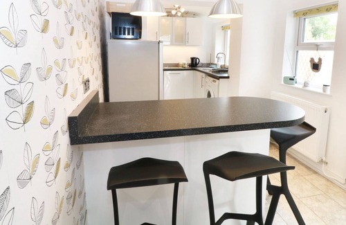 Southport Cottage | BRANDONS, pet friendly, with a garden in Southport