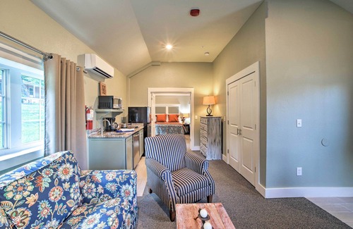 Downtown Branson Cottage | Branson Cottage w/Pool Access ~ 2 Mi to the Strip