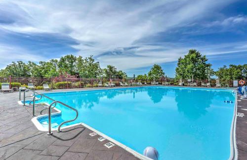Branson Apartment | Branson Resort Condo with Scenic Patio and Pool Access
