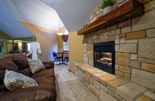 Ponce De Leon Bed & Breakfast | Branson White River Suite: A Private Forest Retreat