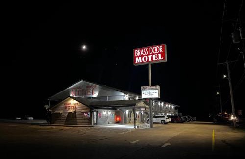 Gassville Hotel | Brass Door Motel
