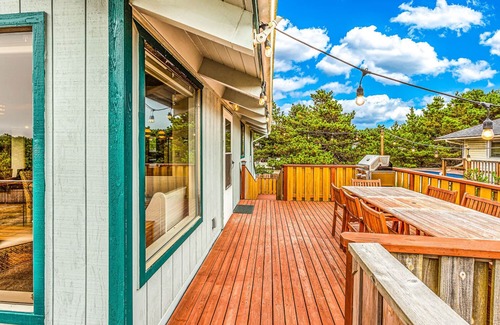 Copalis Beach House | Brathouse By The Sea - Easy Access to the Pacific