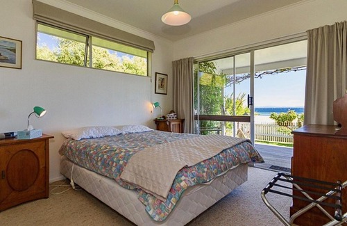 Tauranga Taupo House | Breachmor - Tauranga Taupo Lakefront Holiday Home
