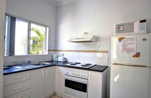 Agnes Water Apartment | Breakaway - Central, Bright & Breezy Studio with Communal Pool, Minutes From Agnes Water Main Beach