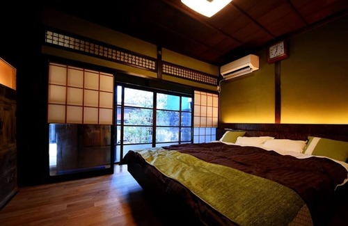 Toyama House | Breakfast with local foodRenovated old house HH4 / Toyama Toyama
