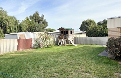 Lancelin House | Breathe Ezy - Welcome to Breathe Ezy, a spacious 7-bedroom home