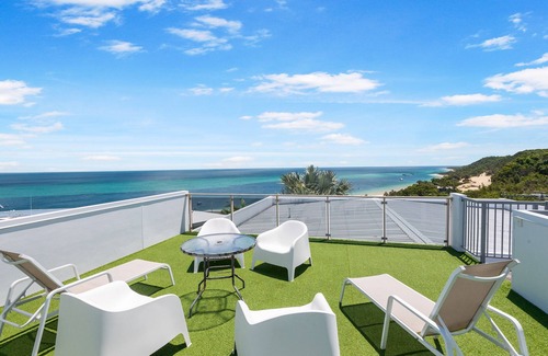 Brisbane Waterfront House | "Breathe" on Moreton Tangalooma