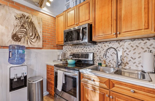 Jacksonville House | Breathtaking Applegate River Home Retreat ~ Newly Remodeled Home