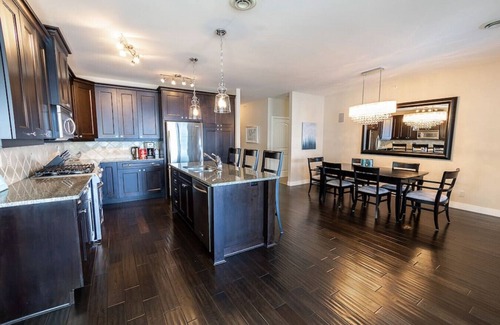 Westbank Condo | Breathtaking Lakefront Condo with Boat Slip