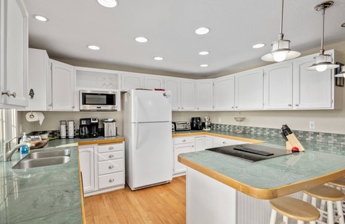 Otis House | Breathtaking Lakeside Views, One Mile to Casino and Ocean, Sunroom Year Round, Dock and Pet Friendly