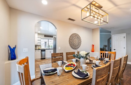 Temecula House | Breathtaking Meadows by AvantStay | Pool, Pickleball, Firepit | Group Escape