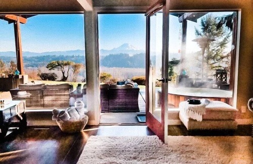 Auburn House | Breathtaking Mt Rainier & Mountain Views, Whole House - Hot Tub/Pool Table