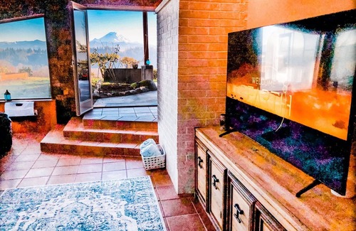 Auburn House | Breathtaking Mt Rainier & Mountain Views, Whole House - Hot Tub/Pool Table