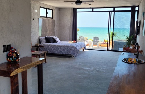 Chelem Apartment | Breathtaking-new large ocean view balcony suite