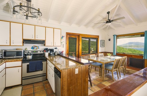 Estate Concordia A Cottage | Breathtaking Ocean Views from Every Room - Horizons Cottage
