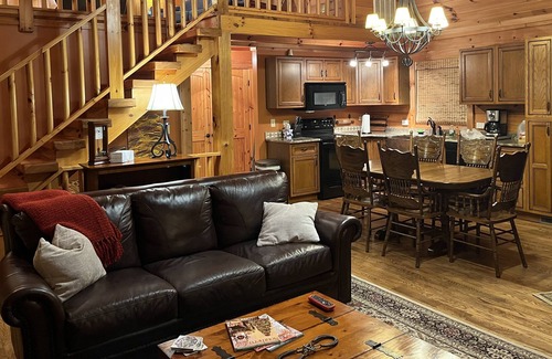 Galax Cabin | Breathtaking River View/Cozy Log Cabin
