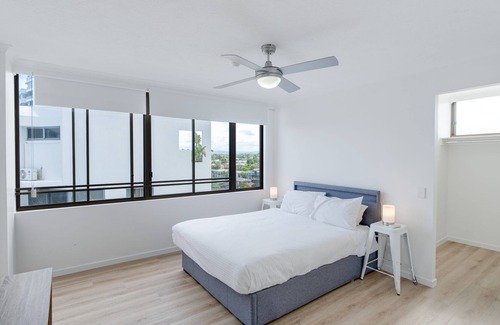 Labrador Apartment | Breathtaking Waterviews Deluxe 2 Bedroom Apartment
