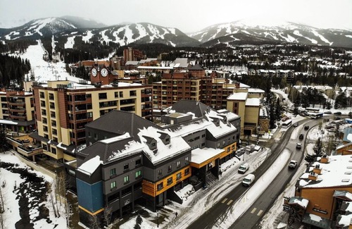 Peak 9 Apartment | Breck Hotel Room | King Bed & Relaxing Lounge