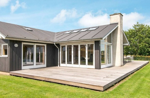 Boeslum House | Breezy Holiday Home in Jutland with Sauna