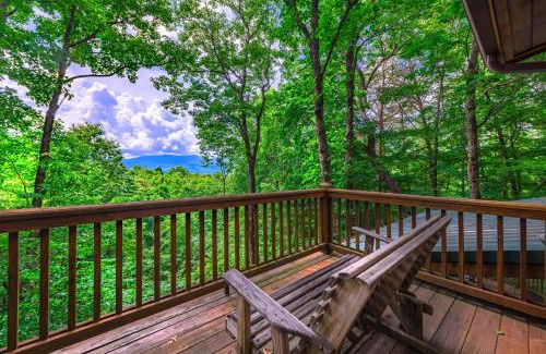 Blue Ridge Villa | Breezy Mountain View - Hot Tub Pet-Friendly Views