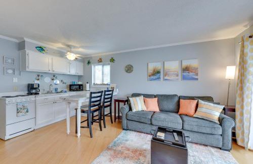 Tybee Island Apartment | Breezy Tybee Island Condo - 100 Yards from Beach!