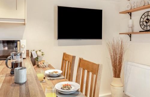 Highbridge House | Brent Cottage - Uk48889