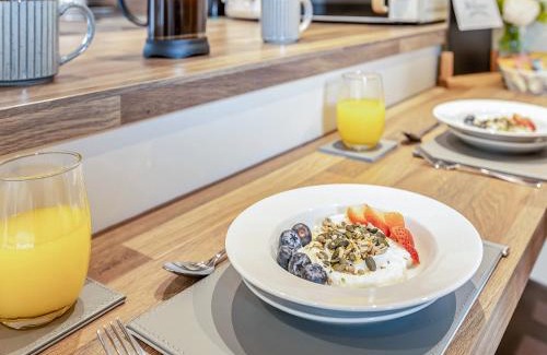 Highbridge House | Brent Cottage - Uk48889
