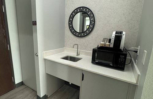 Brentwood Hotel | Brentwood Suites, an Ascend Collection Hotel