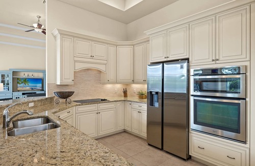 Central Naples House | Briarwood: Home w/two primary suites-saltwater pool/spa & outdoor kitchen & entertaining area w/TV
