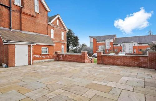 Maidstone Apartment | BridgeCity Lovely Studio Flat Free Parking in Maidstone