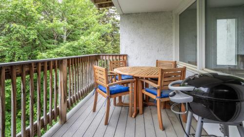 Warren Apartment | Bridges Circle condo