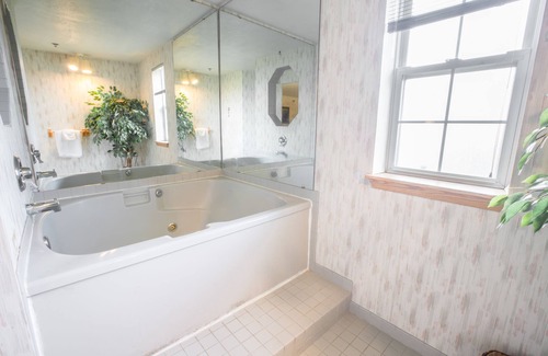 Wilkes East Hotel | Bridgeway Inn & Suites Portland Airport
