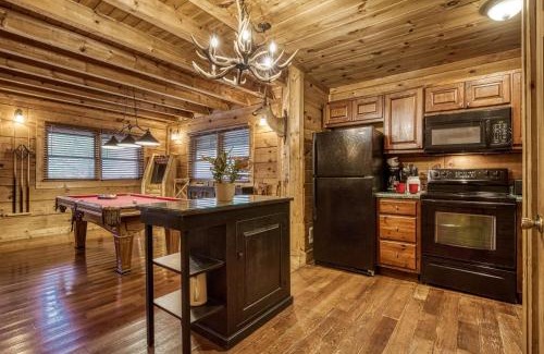 Sevierville House | Bridgewood Cabin, Hot Tub, FREE Attraction tickets, WIFI!