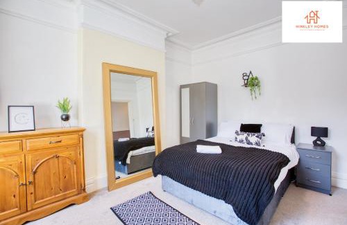 Bridgwater Apartment | Bridgwater Bliss: 6-Bedroom Haven for Large Groups