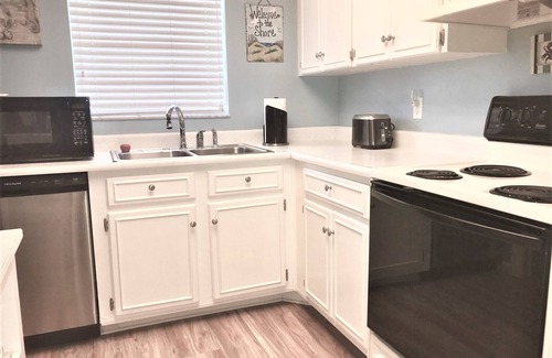 Venice Condo | Bright 1st Floor Clean Happy Condo