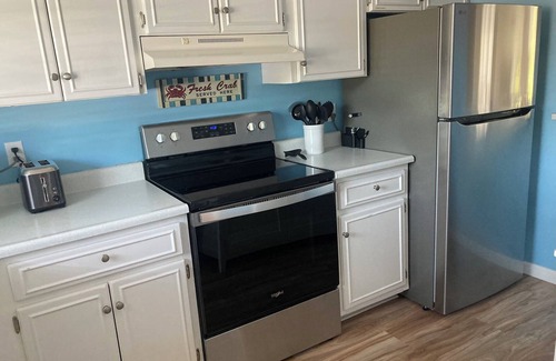 Venice Condo | Bright 1st Floor Clean Happy Condo