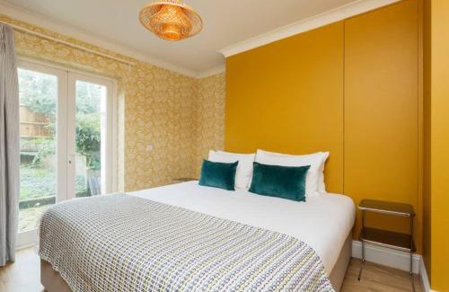 Northcote Apartment | Bright 2 Bedroom Apartment with Garden in Clapham
