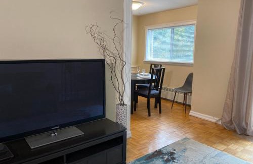 Kitchener Apartment | Bright 2 BR pet friendly, KING bed, WiFi,2 parking